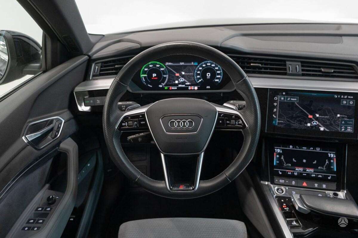 Audi e-tron, Внедорожник / Кроссовер