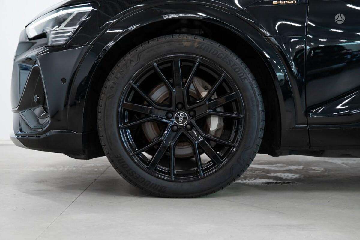 Audi e-tron, Внедорожник / Кроссовер