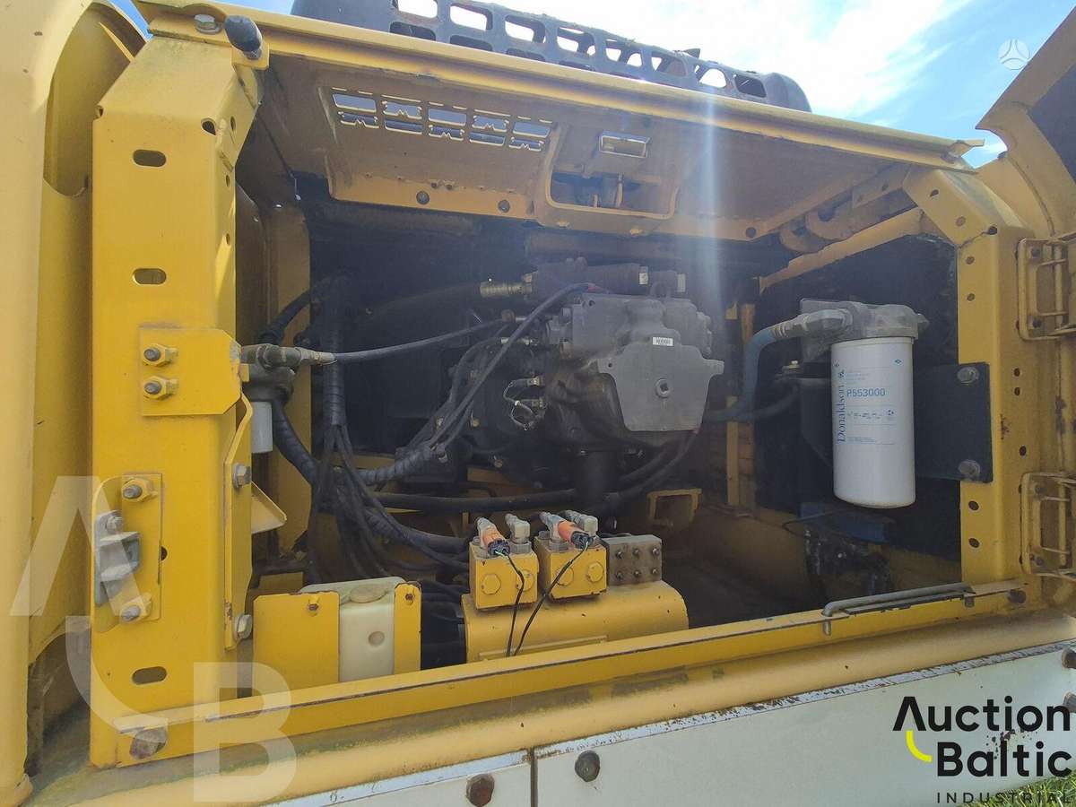 Komatsu PC350HD-8, excavator