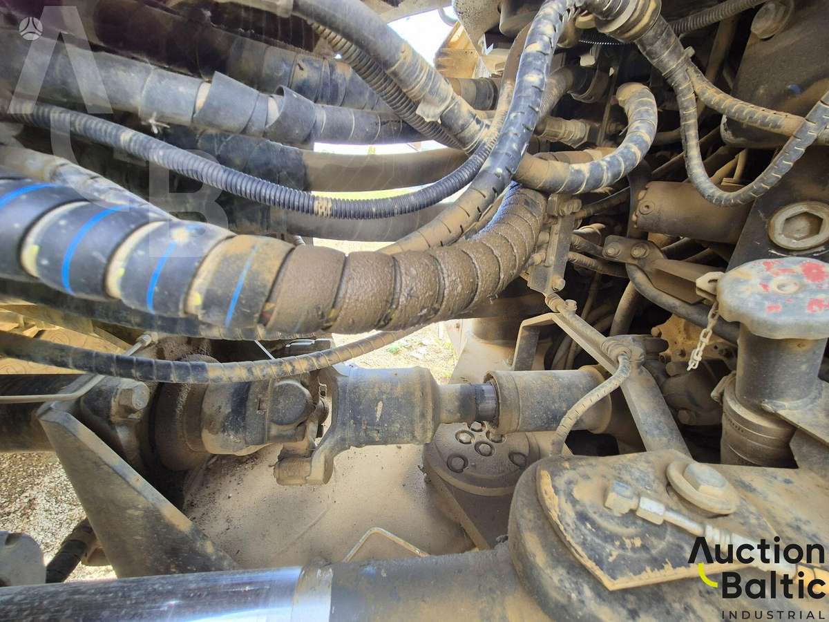 Komatsu WA470-7, frontal loader