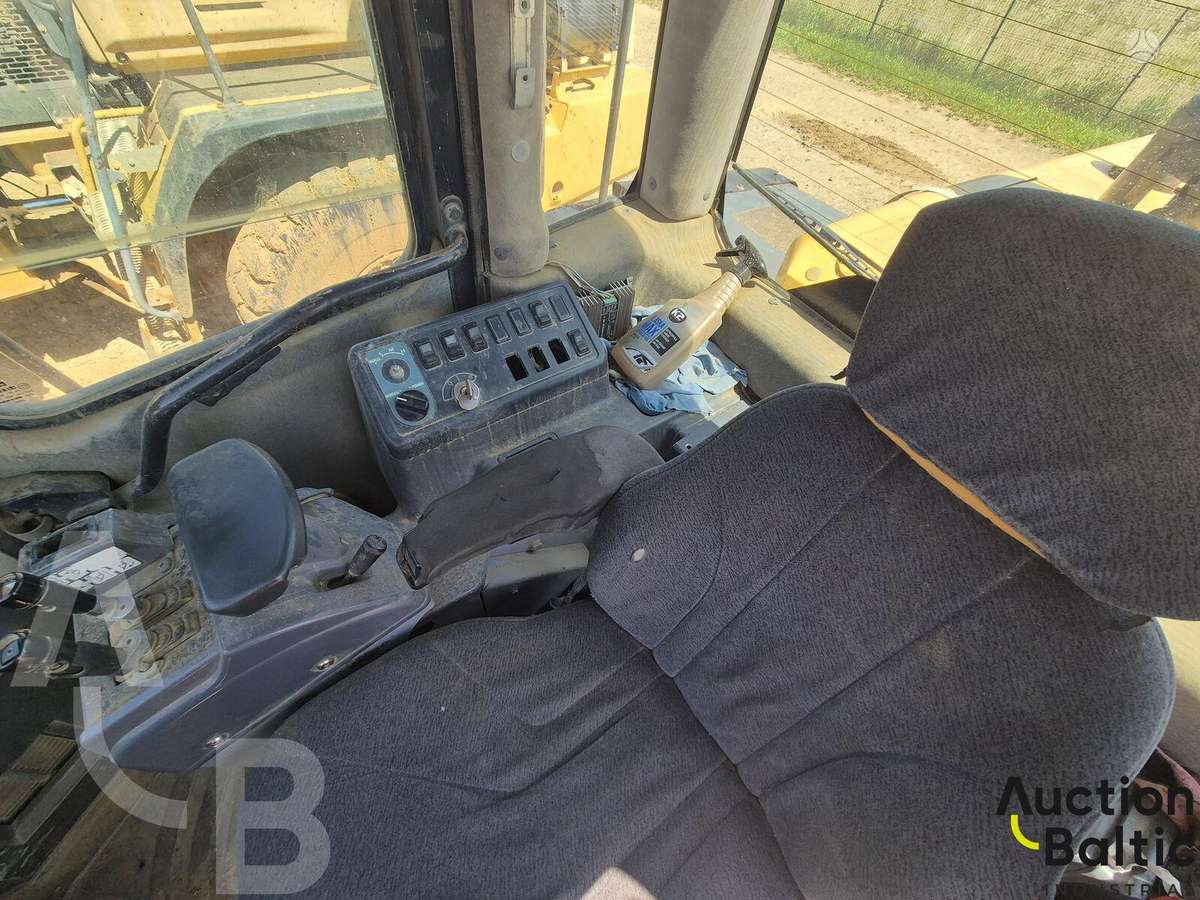 Komatsu WA470-5H, frontal loader