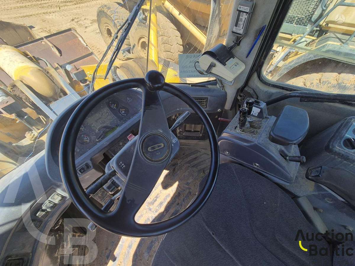 Komatsu WA470-5H, frontal loader