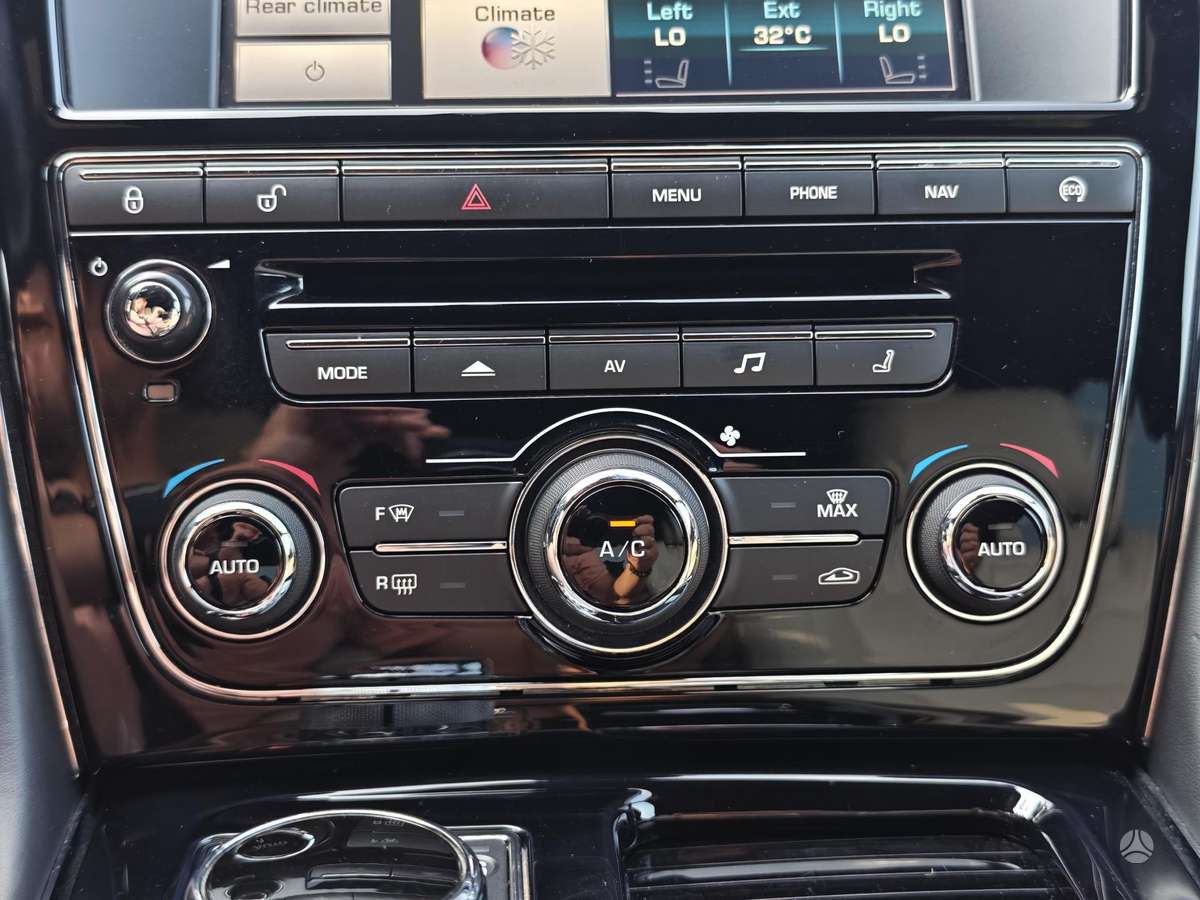 Jaguar XJ, 3.0 l., Седан