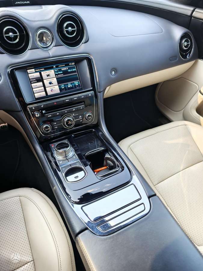 Jaguar XJ, 3.0 l., Седан