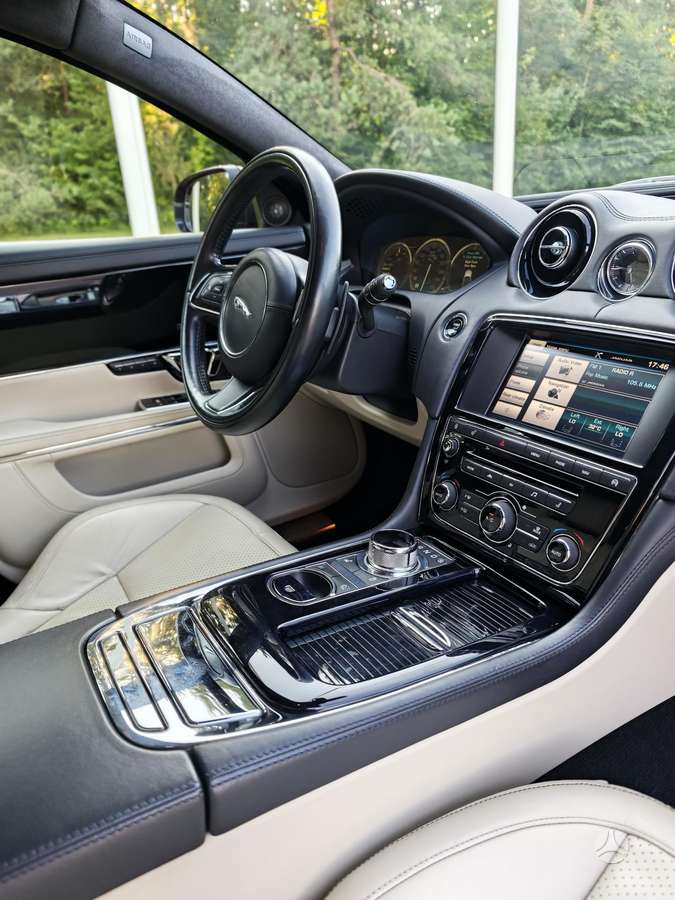Jaguar XJ, 3.0 l., Седан