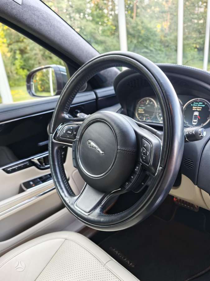Jaguar XJ, 3.0 l., Седан