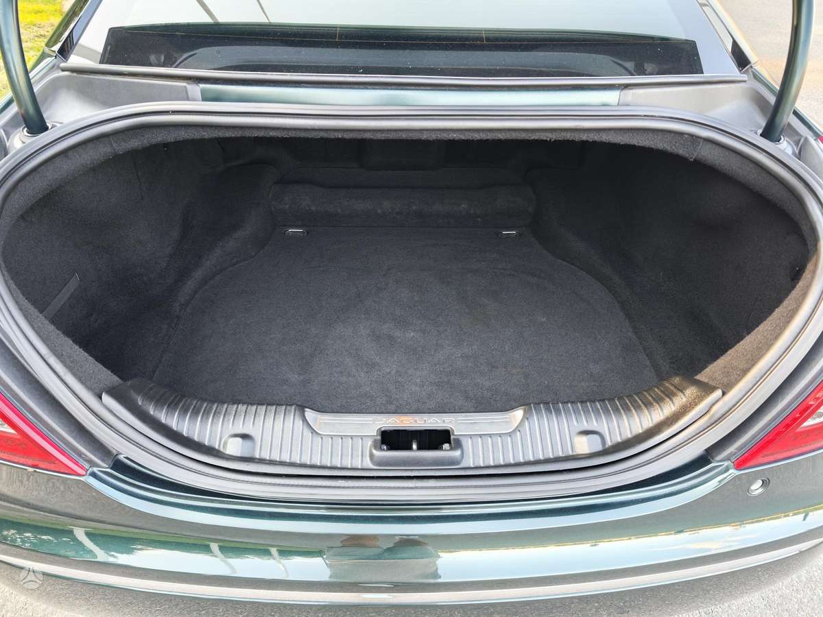 Jaguar XJ, 3.0 l., Седан