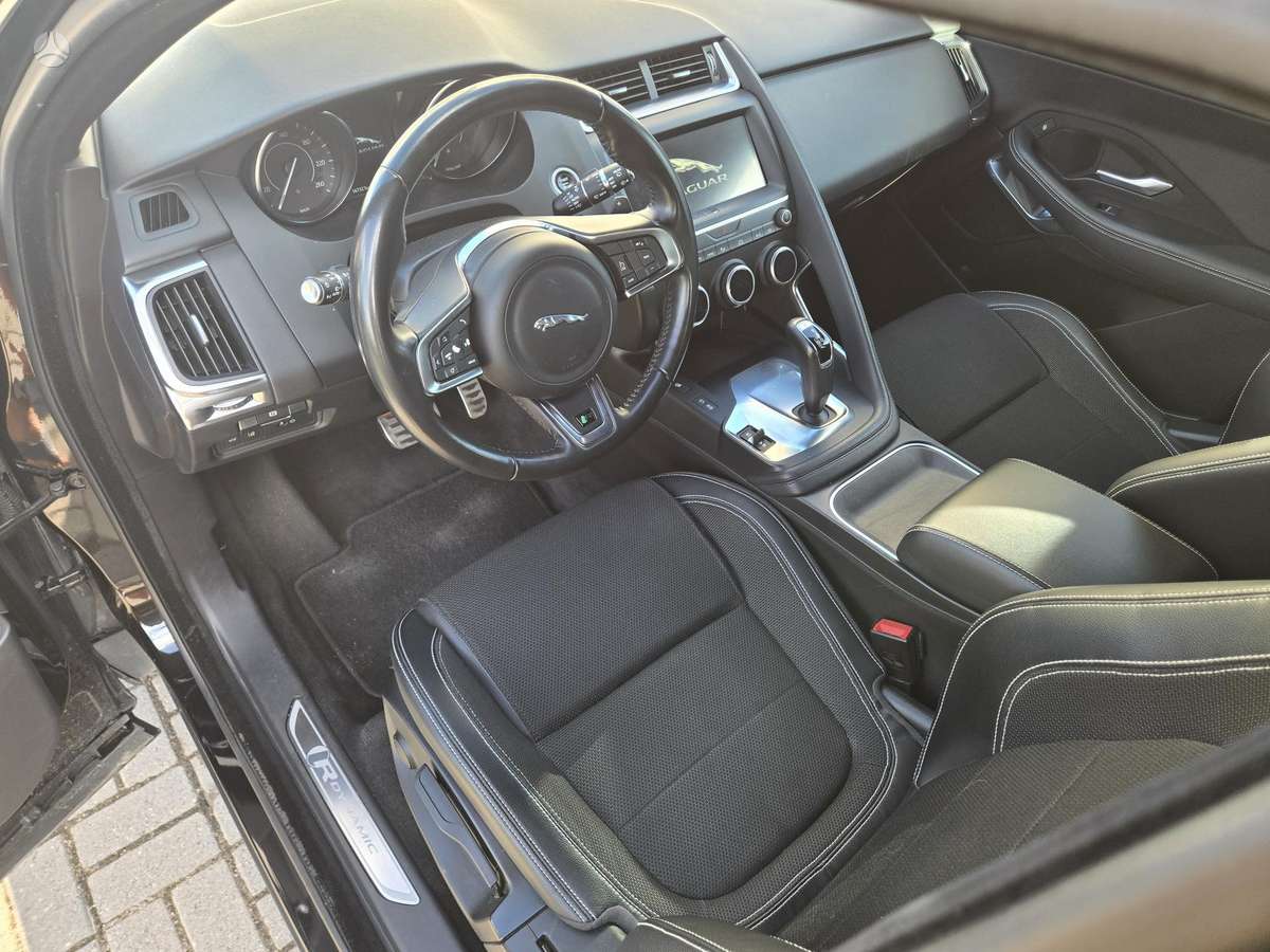 Jaguar E-Pace, 2.0 l., off-road / crossover