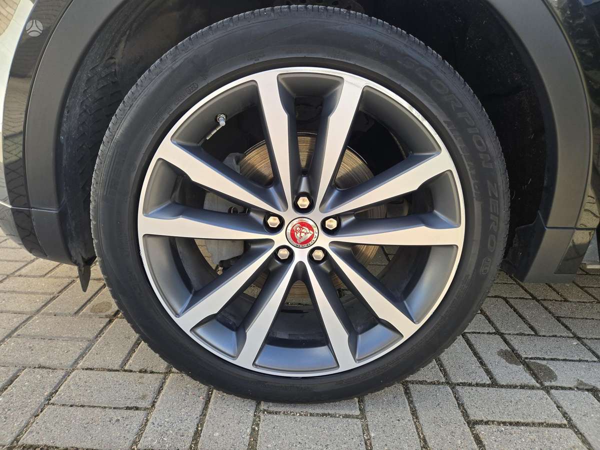Jaguar E-Pace, 2.0 l., off-road / crossover