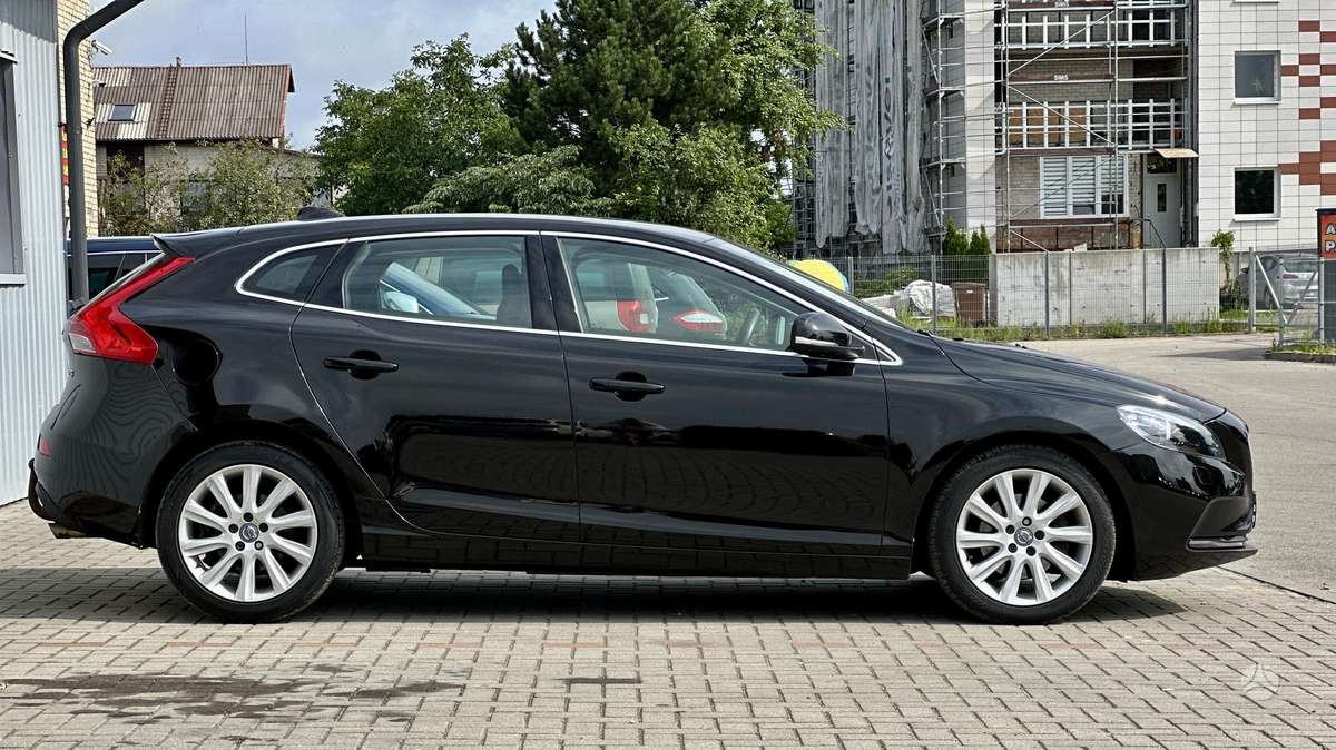 Volvo V40, 2.0 l., hatchback