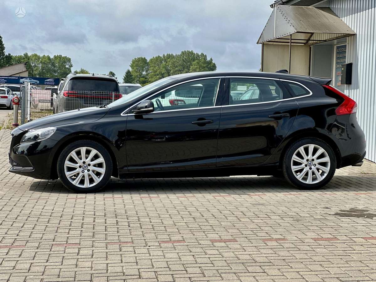 Volvo V40, 2.0 l., hatchback