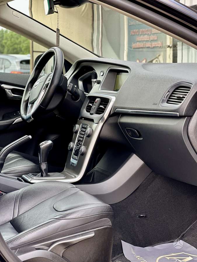 Volvo V40, 2.0 l., hatchback
