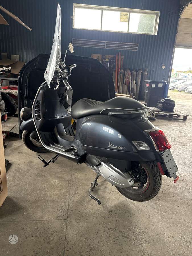 Piaggio Vespa 300cc, scooters / mopeds