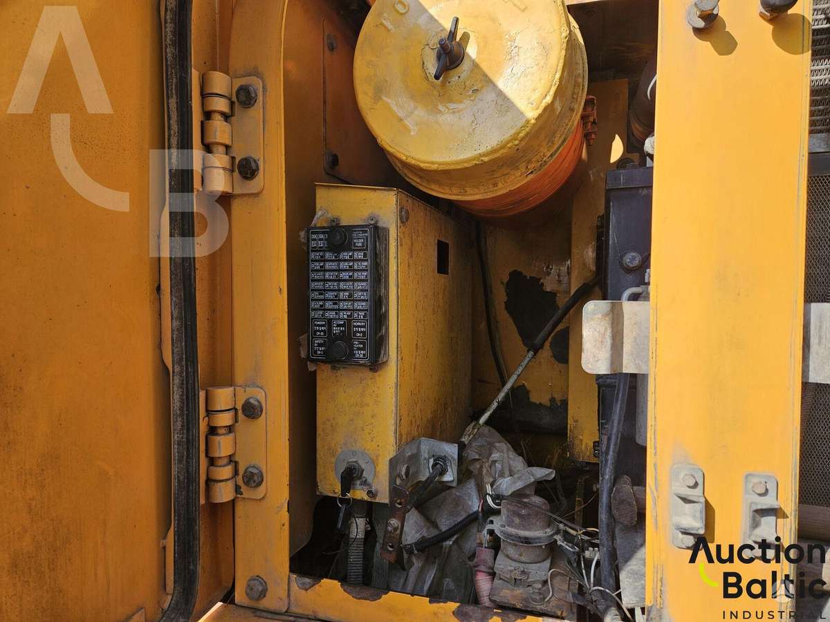 Hyundai Robex 210 LC-7, экскаваторы