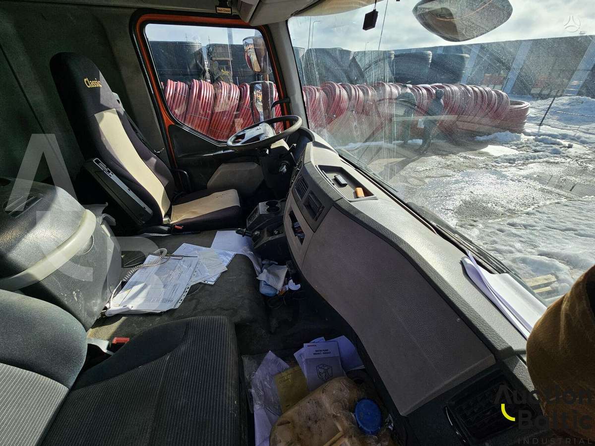 Volvo FL 4X2, kietašoniai