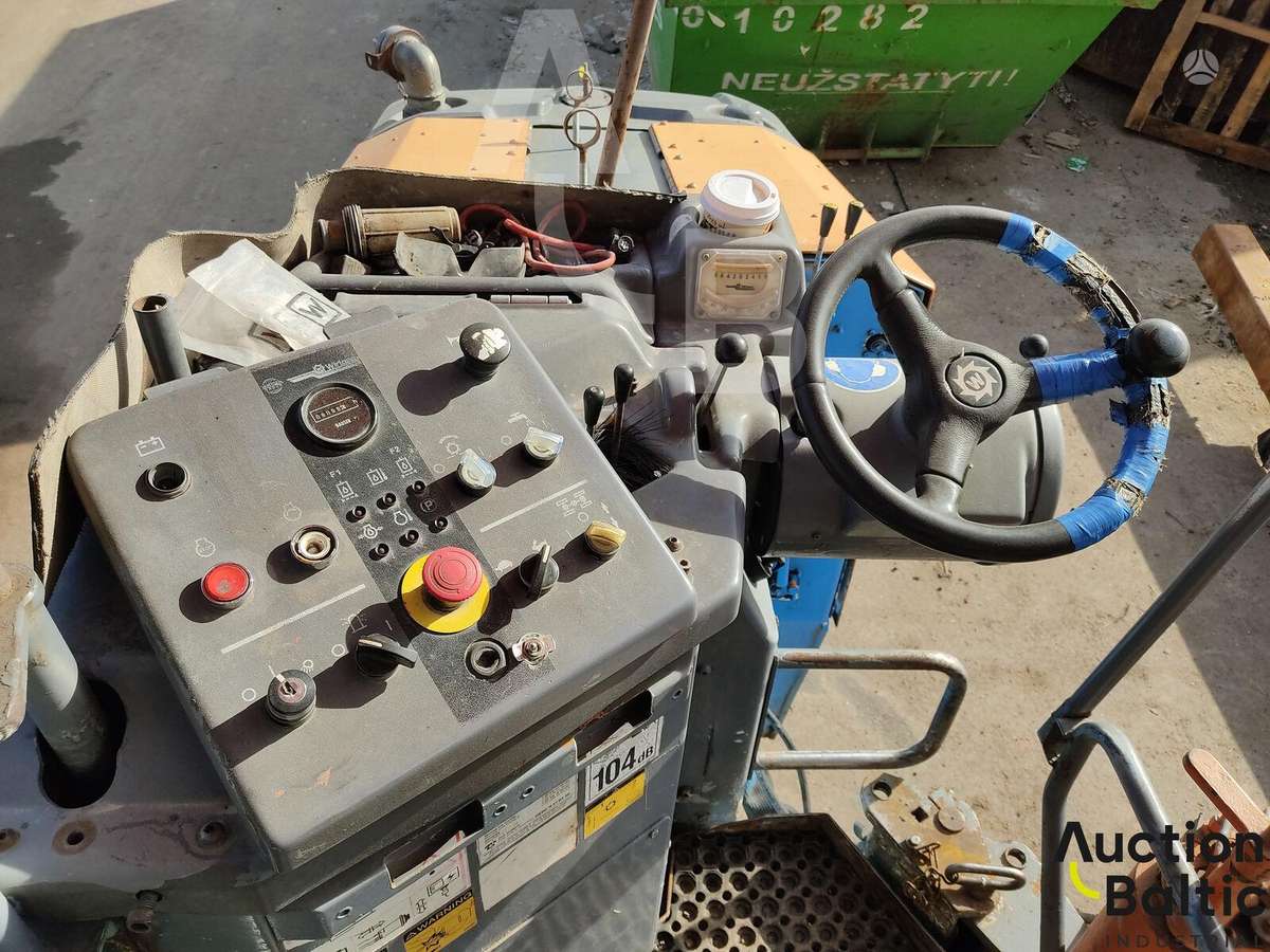 Wirtgen W35DC, paving machinery
