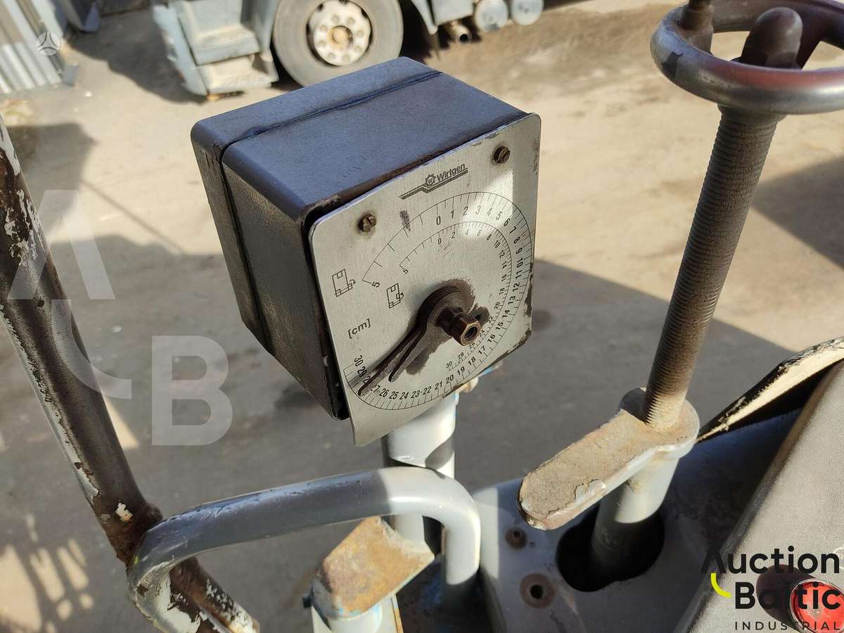 Wirtgen W35DC, paving machinery