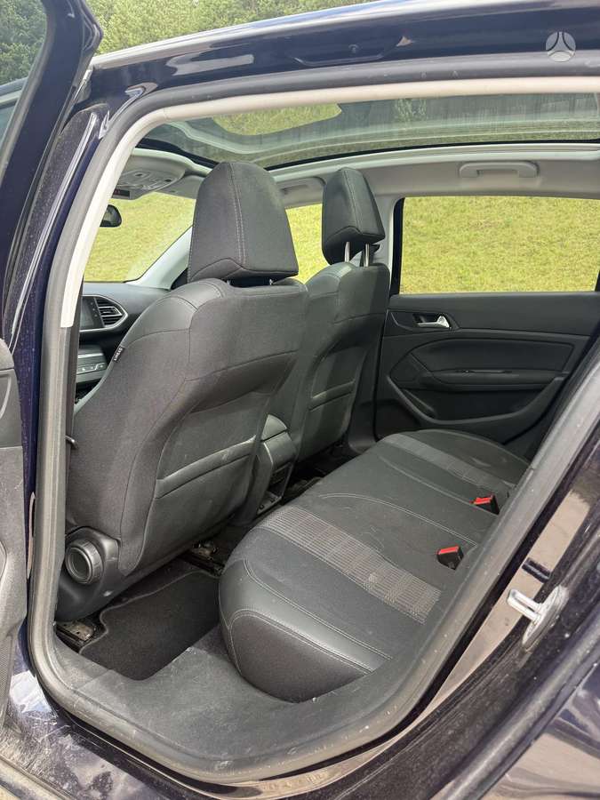 Peugeot 308, 1.2 l., hatchback