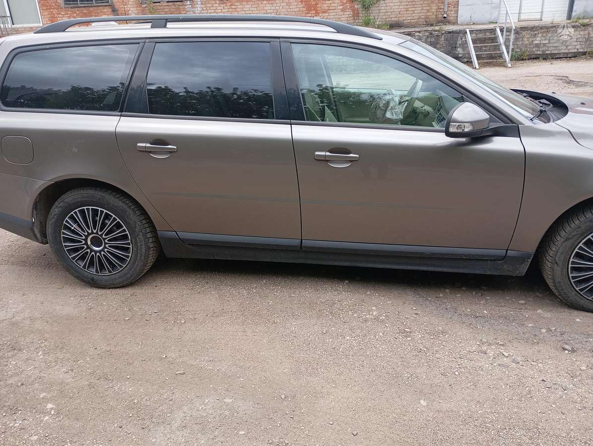 Volvo V70 dalimis
