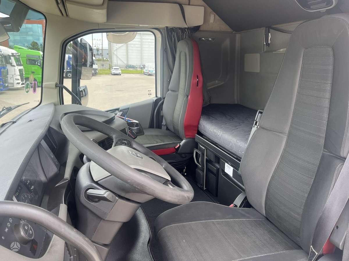 Volvo FH 500 4x2, double sleeper
