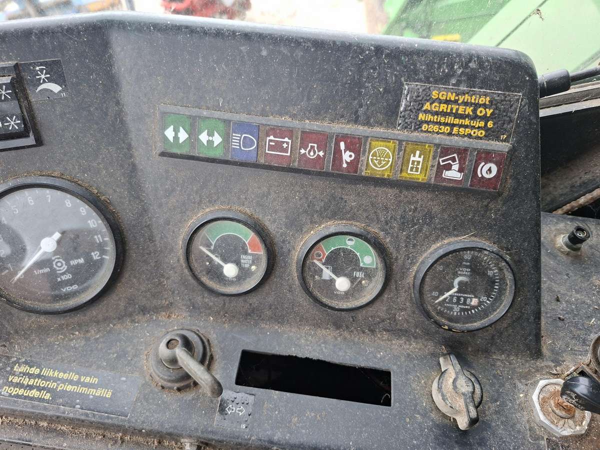 John Deere 1052, kombaini
