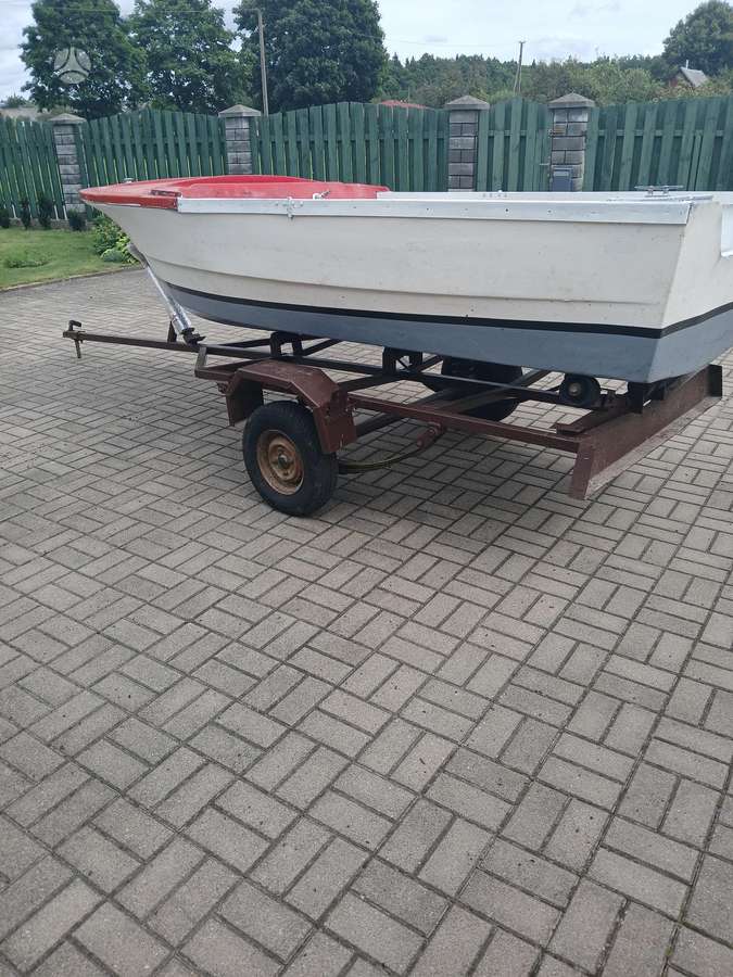 Nežinomas, plastic boats