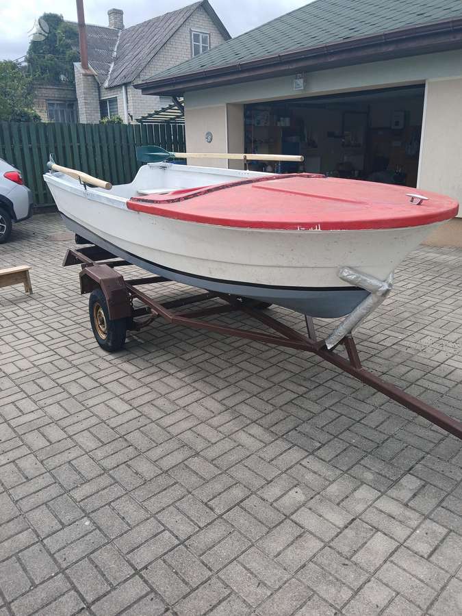 Nežinomas, plastic boats