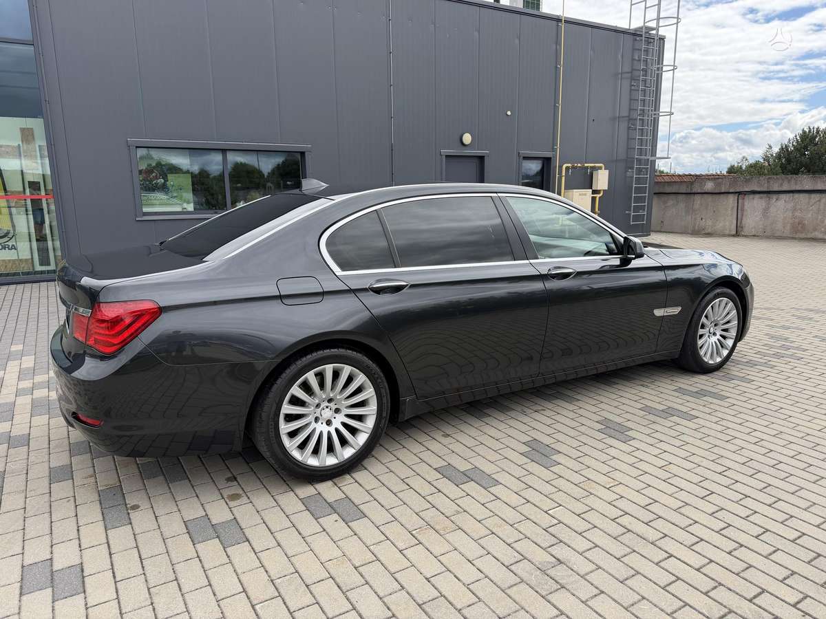 BMW 730, 3.0 l., Седан
