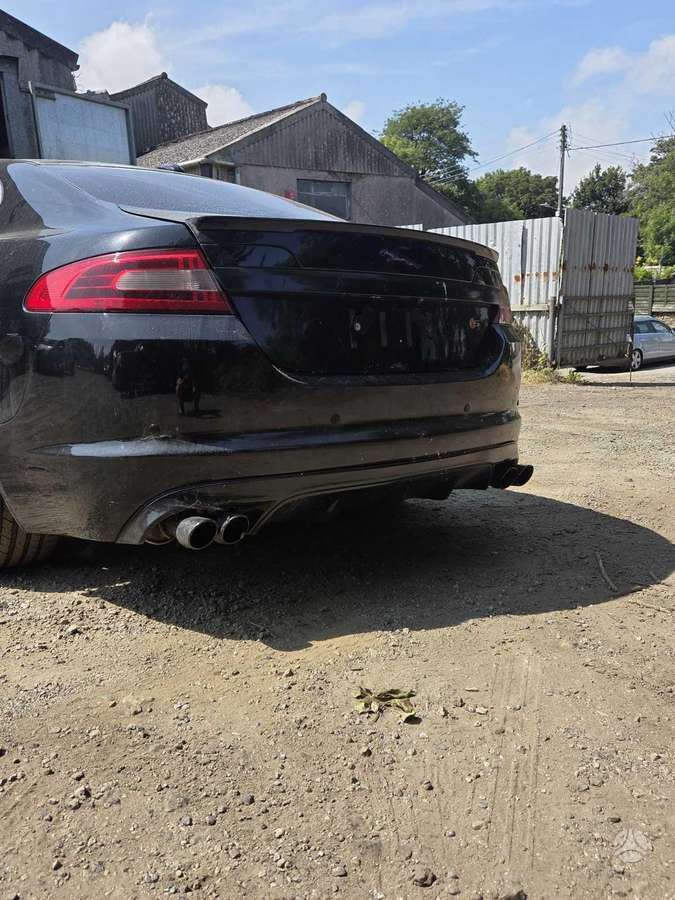 Jaguar XF Auto dalimis iš anglijos