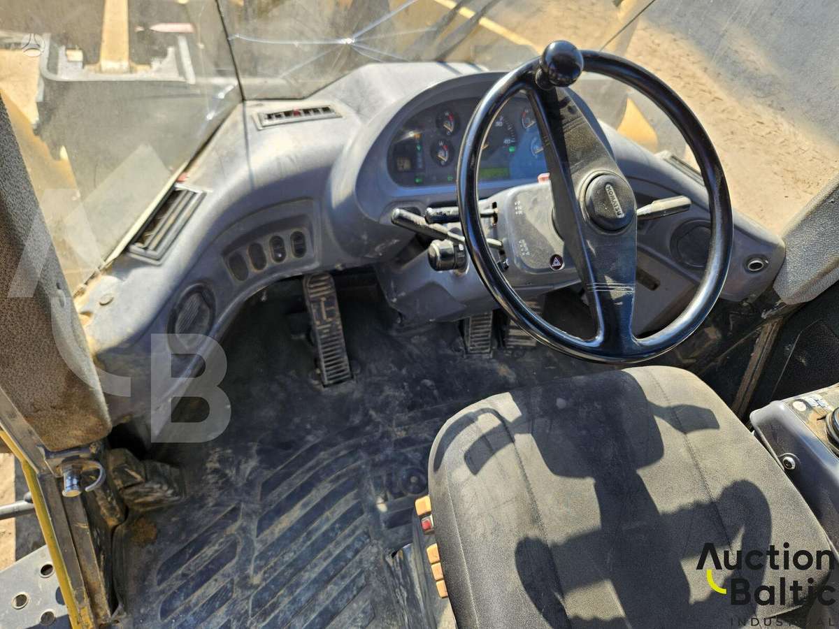 Komatsu WA380-6, frontal loader