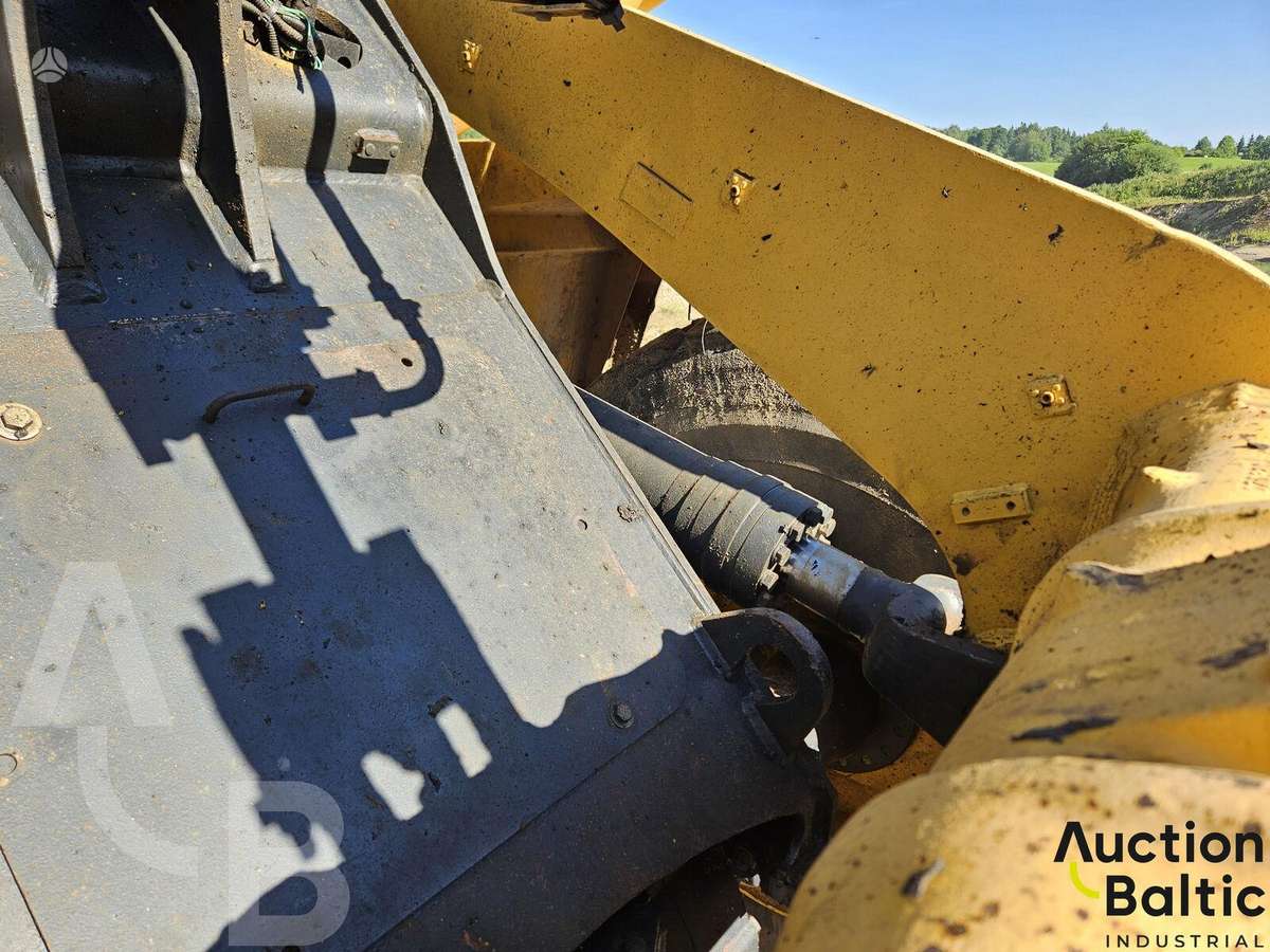 Komatsu WA380-6, frontal loader