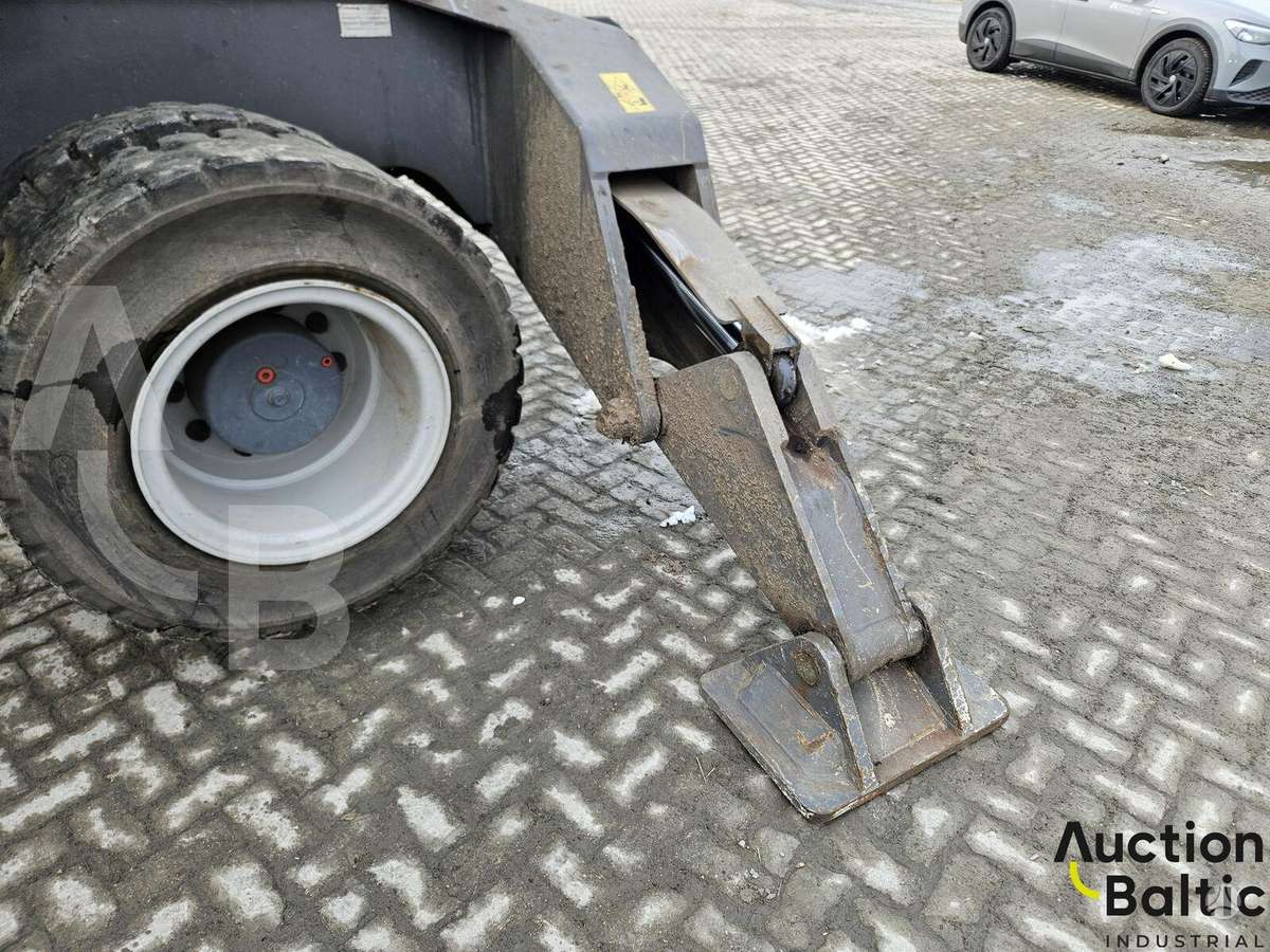 Fuchs MHL 350 S5, excavator