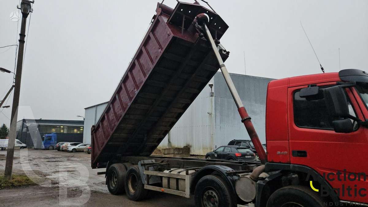 Volvo FM12, savivarčiai