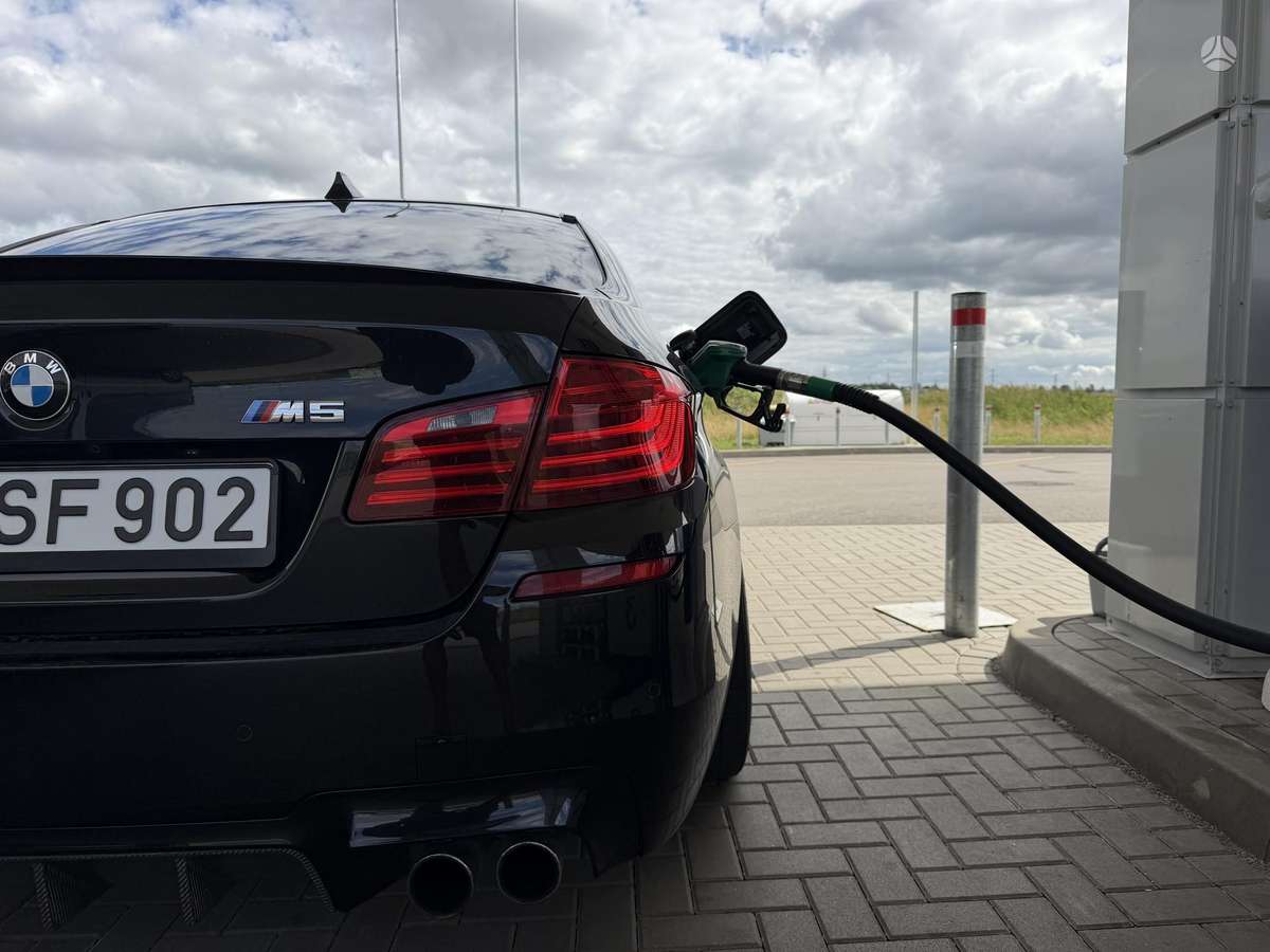BMW M5, 4.4 l., Седан