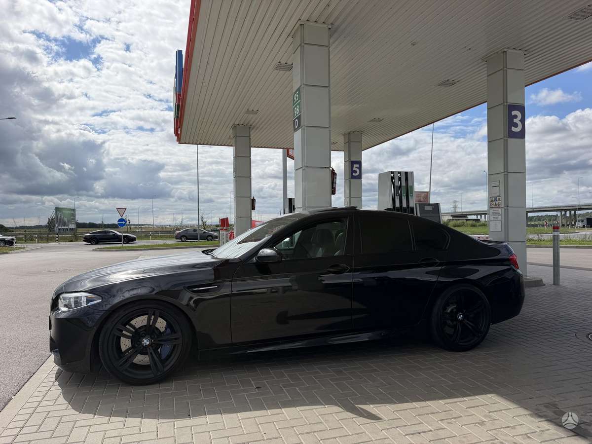 BMW M5, 4.4 l., Седан
