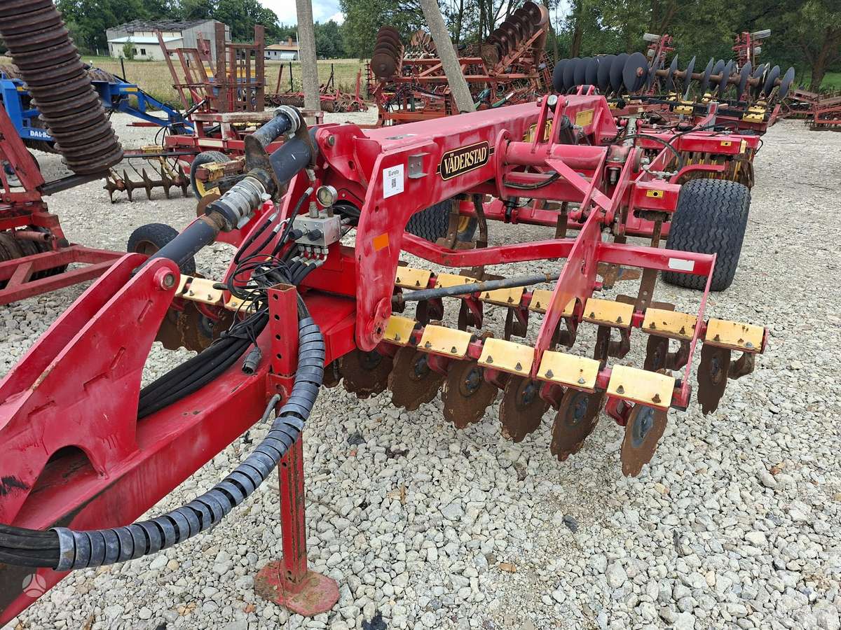 Vaderstad Top Down 300, scrapers, scrubbers
