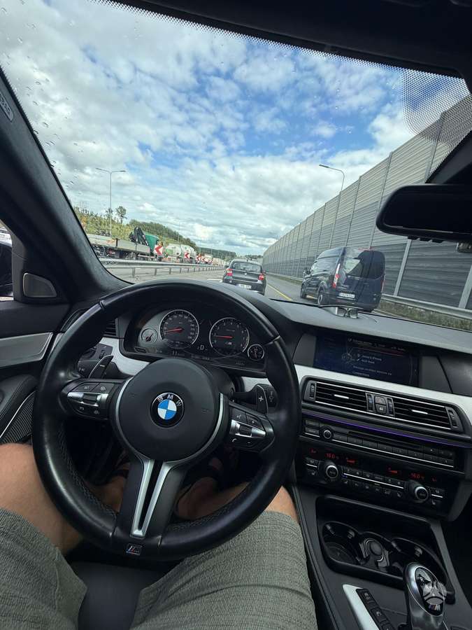 BMW M5, 4.4 l., Седан