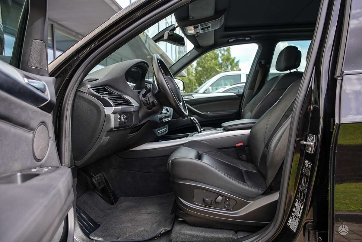 BMW X5, 3.0 l., off-road / crossover