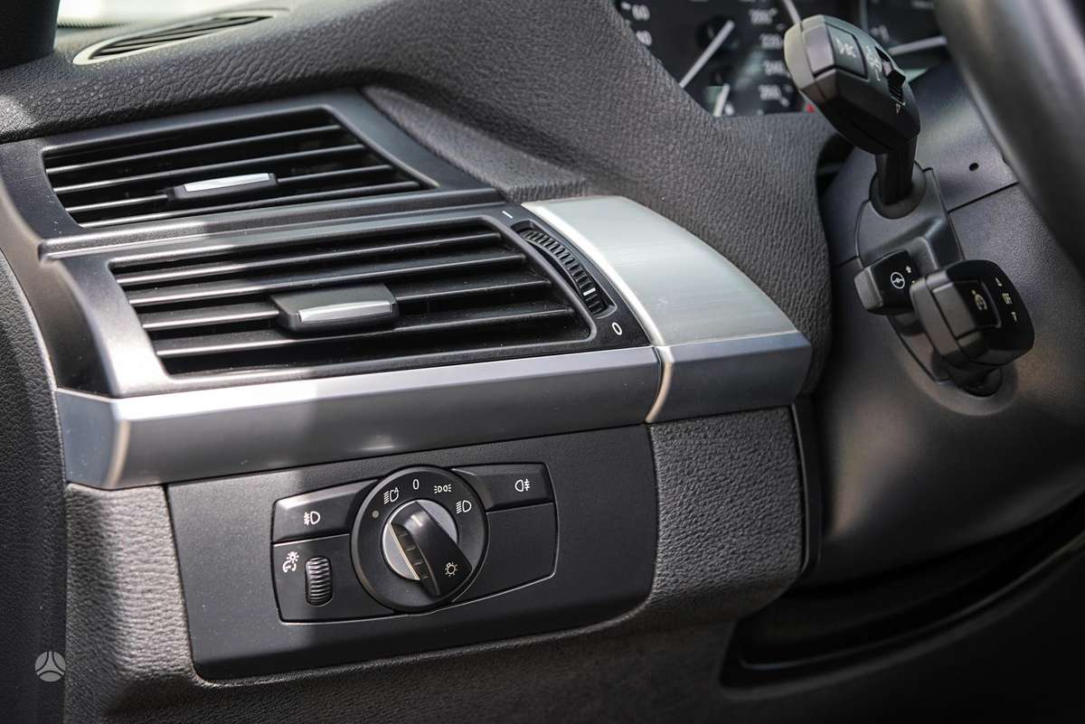 BMW X5, 3.0 l., off-road / crossover