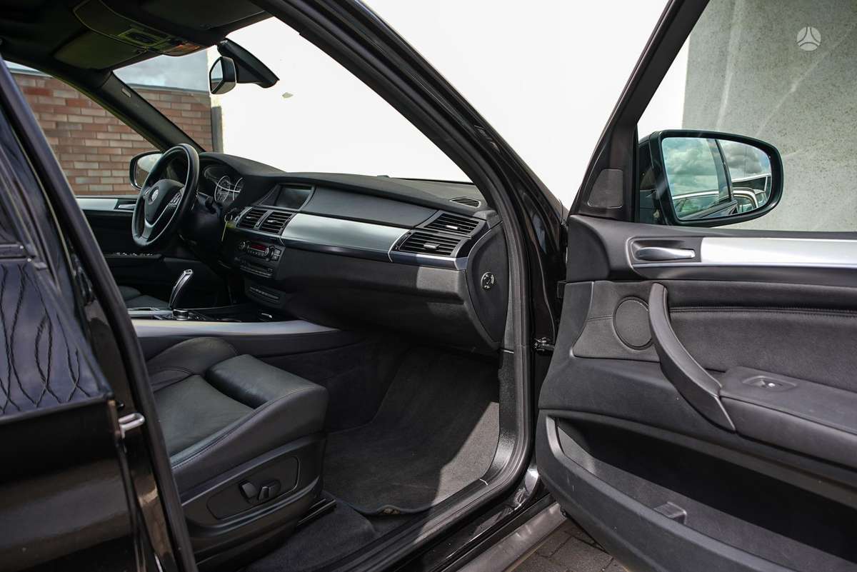 BMW X5, 3.0 l., off-road / crossover