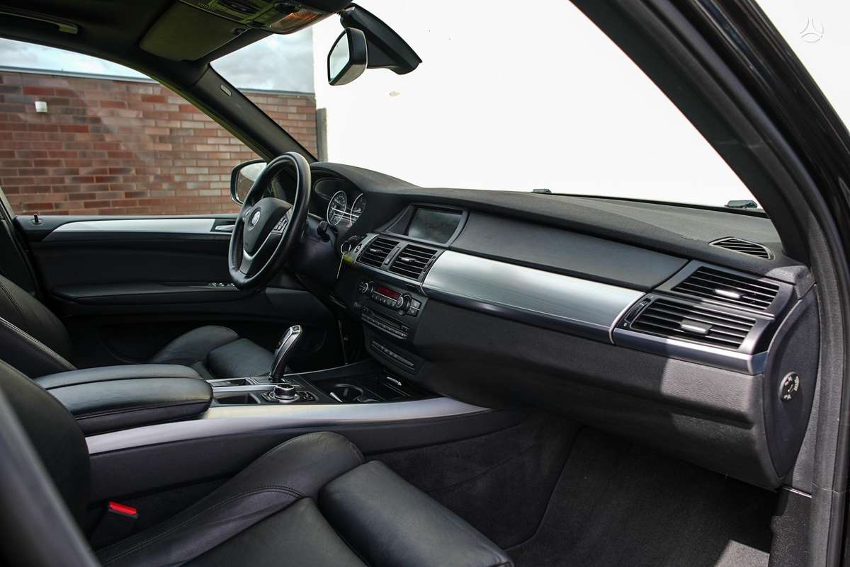 BMW X5, 3.0 l., off-road / crossover
