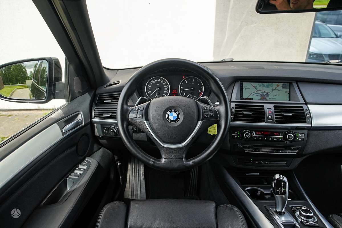 BMW X5, 3.0 l., off-road / crossover