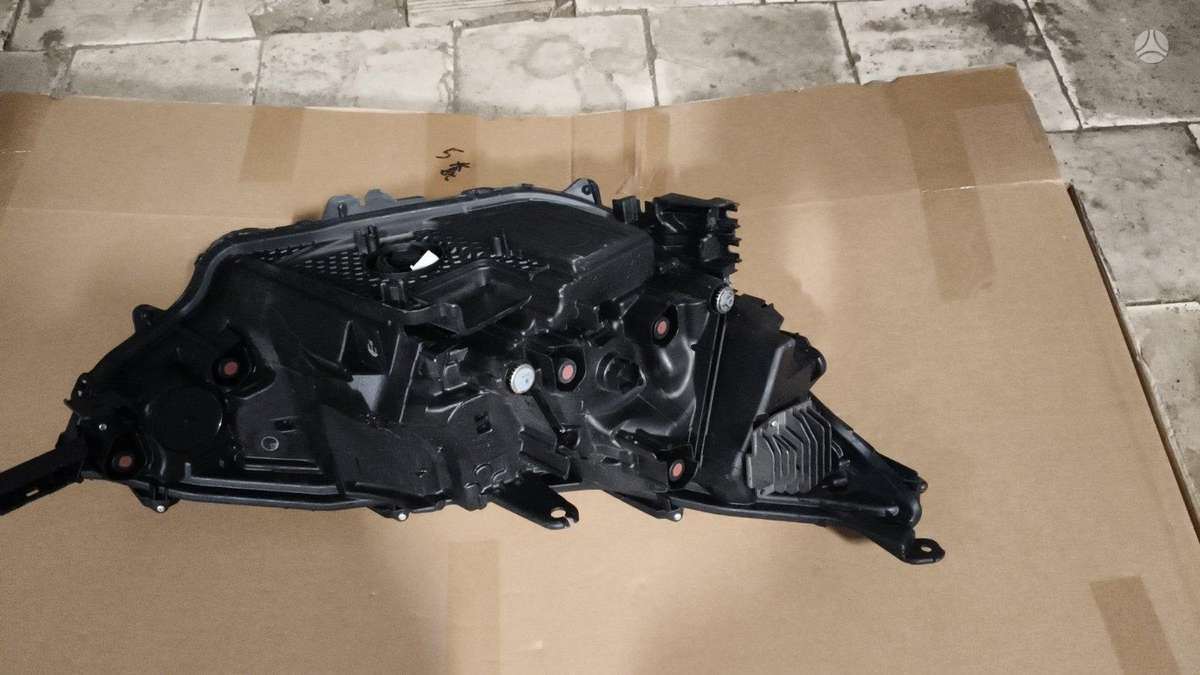 Toyota bZ4X детали кузова
