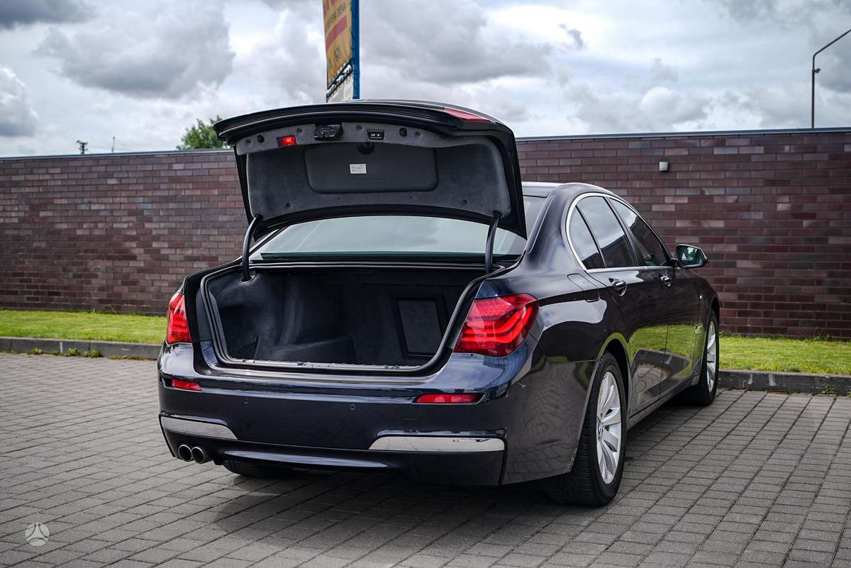 BMW 730, 3.0 l., Седан
