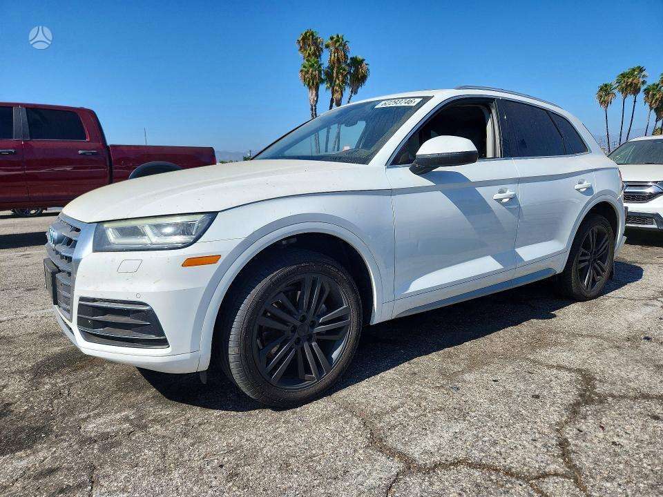 Audi Q5, 2.0 l., off-road / crossover