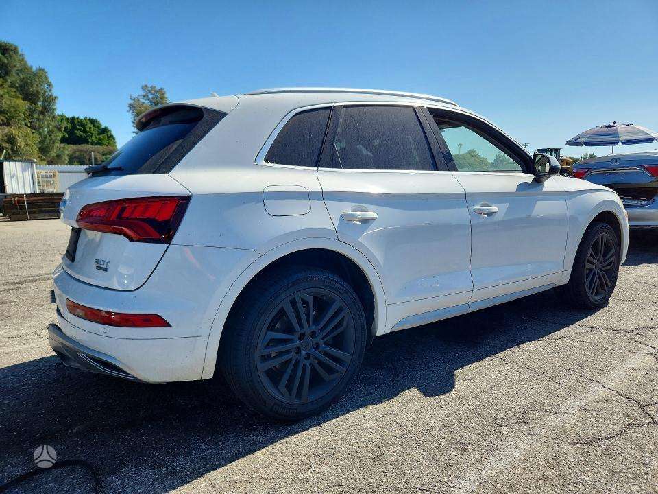 Audi Q5, 2.0 l., off-road / crossover