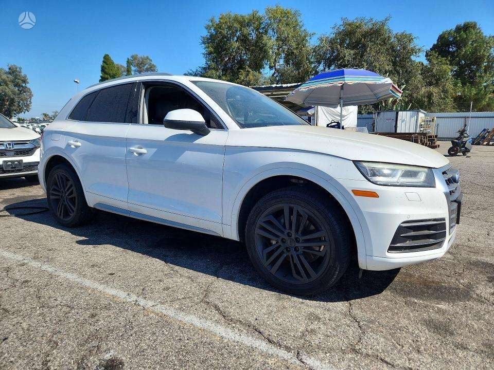 Audi Q5, 2.0 l., off-road / crossover