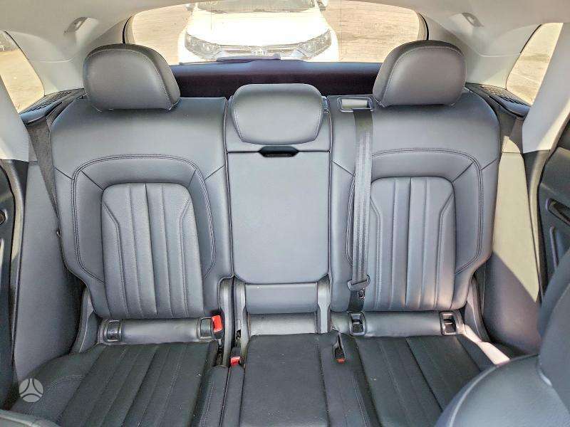 Audi Q5, 2.0 l., off-road / crossover