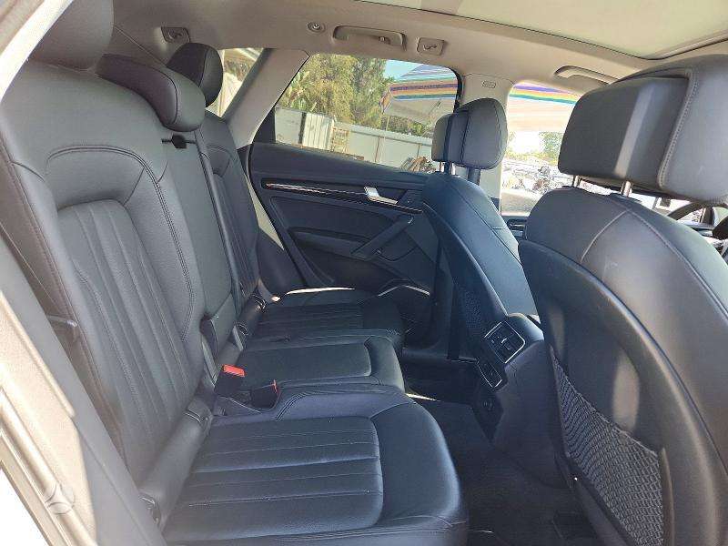 Audi Q5, 2.0 l., off-road / crossover
