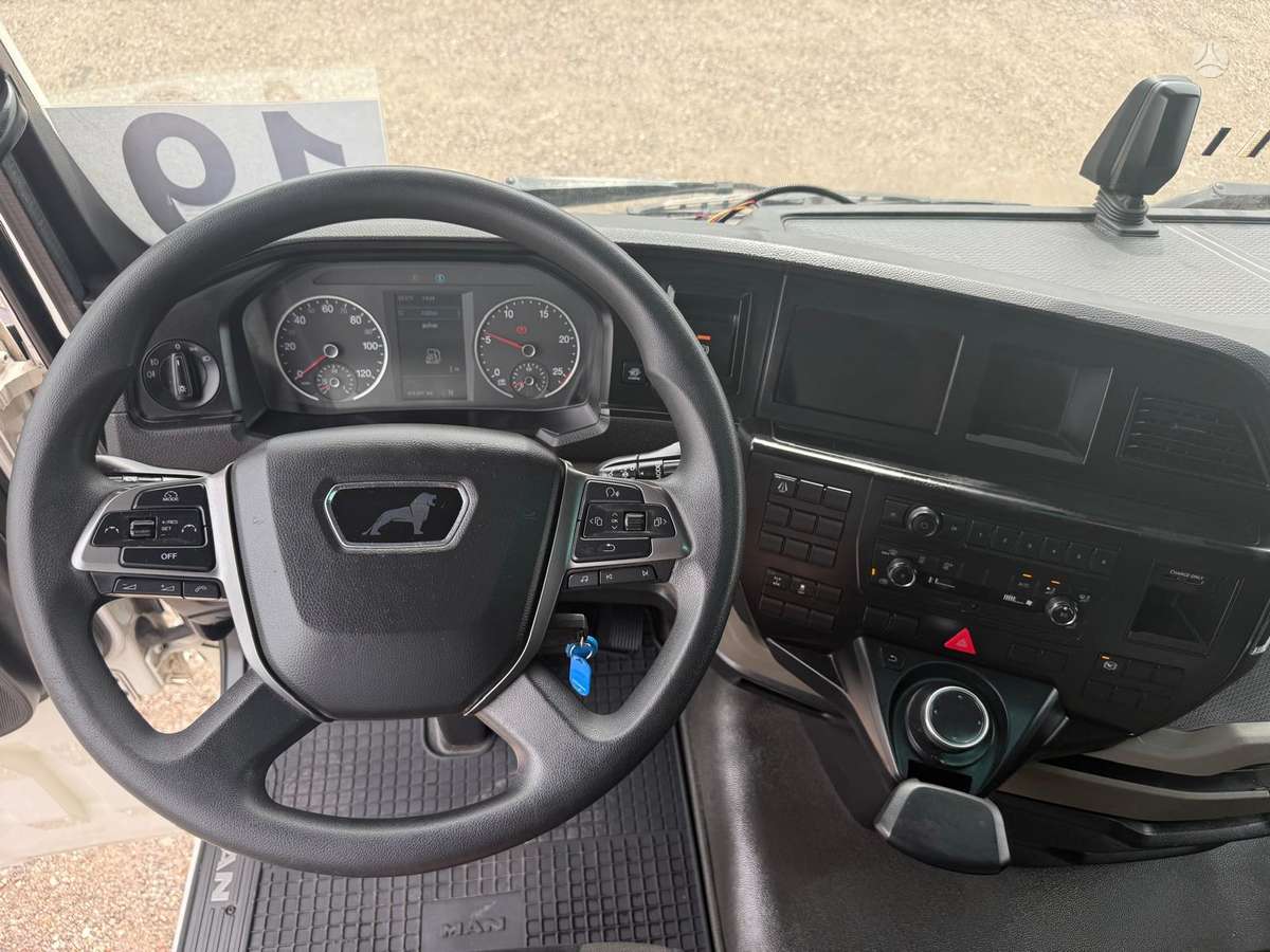 MAN TGX 18.470, double sleeper